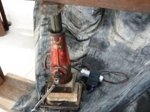 Hydraulic jacks