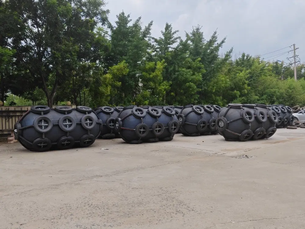 Pneumatic-Rubber-Fender-for-Dock-in-Vietnam