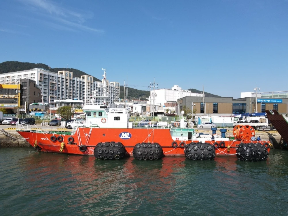 Pneumatic-floating-rubber-fenders